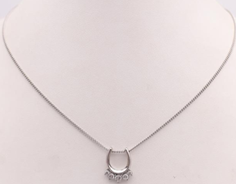 Lainey Wilson Horseshoe Pendant