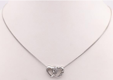 Lainey Wilson Linked Hearts Necklace